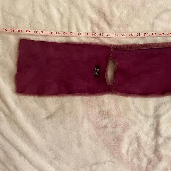 UGG PULL-THROUGH SUEDE FLEECE SCARF - Picture 8 of 10